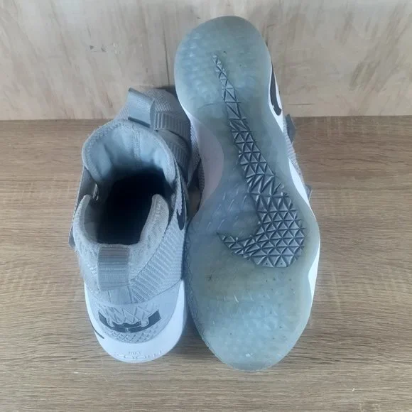 NIKE LEBRON JAMES ZOOM 943-155-002 SIZE 10.5 HIGH TOP SNEAKERS GREY - Picture 8 of 16